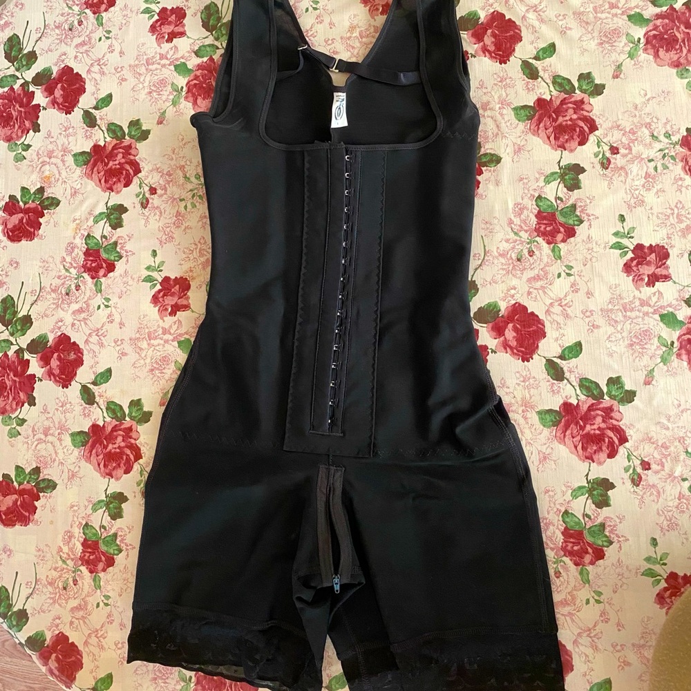 KARINA LILY CLASSIC SHAPEWEAR MID LEG 🖤
